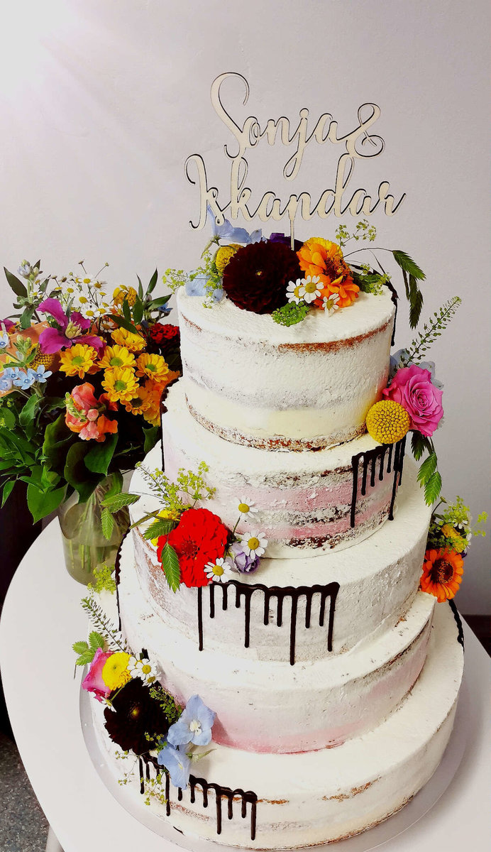 besondere Hochzeitstorte Naked Cake von PETIT DESSERTS