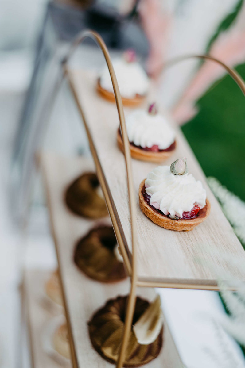 kleine Nachtisch Häppchen von PETIT DESSERTS